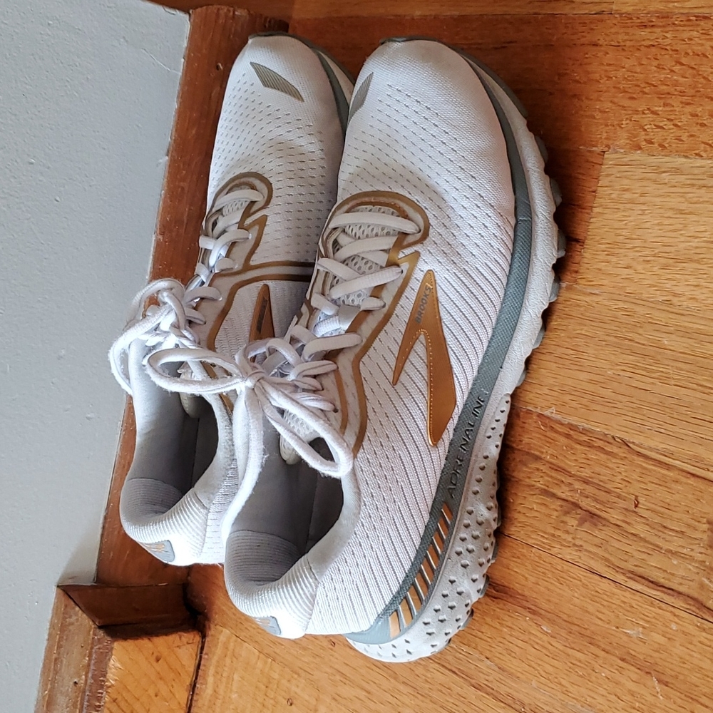 Brooks Adrenaline Women's Sneakers Size 8.5
